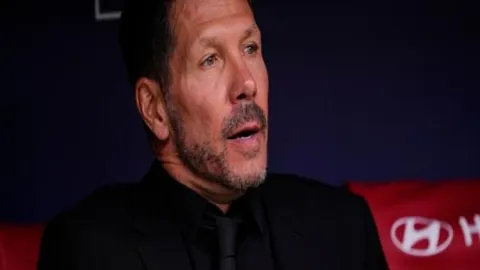 萨内光芒四射，纳格尔斯曼教练力挺征战世界杯；孔帕尼：球队灵魂航标